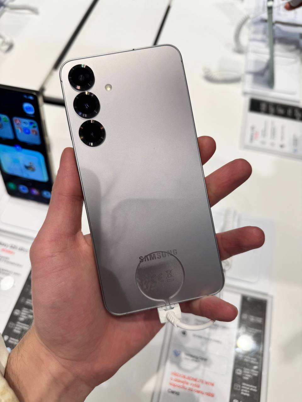 Galaxy S25: Samsung офіційно представила 3 флагмани нового покоління