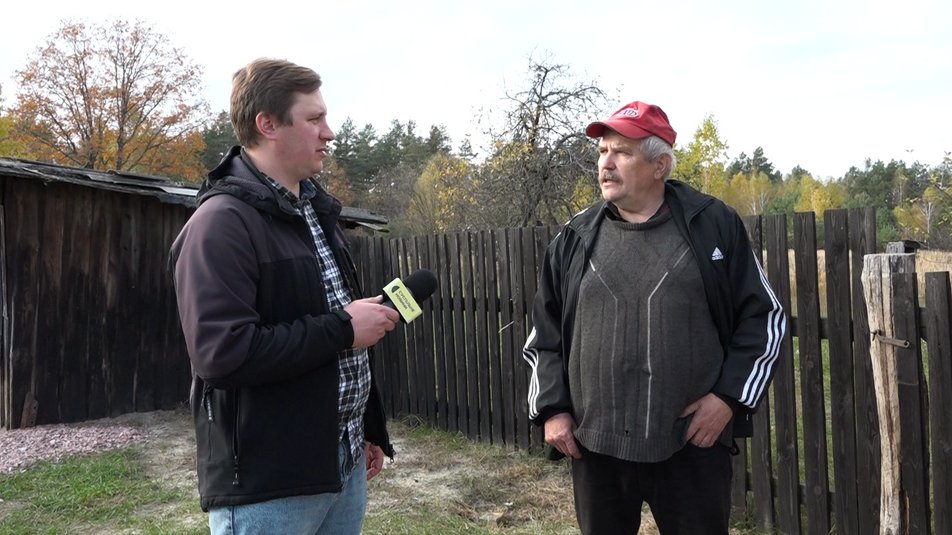 Во дворе лежат осколки боеприпасов: в селе у границы с Беларусью осталось четверо жителей