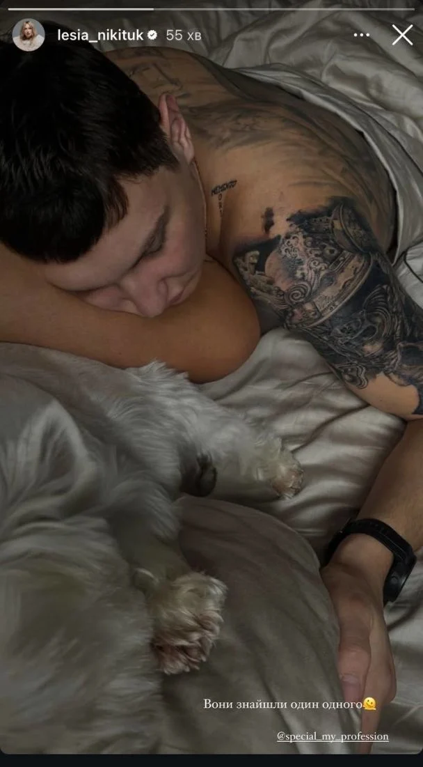 Леся Никитюк показала утренние нежности с возлюбленным-военным в постели