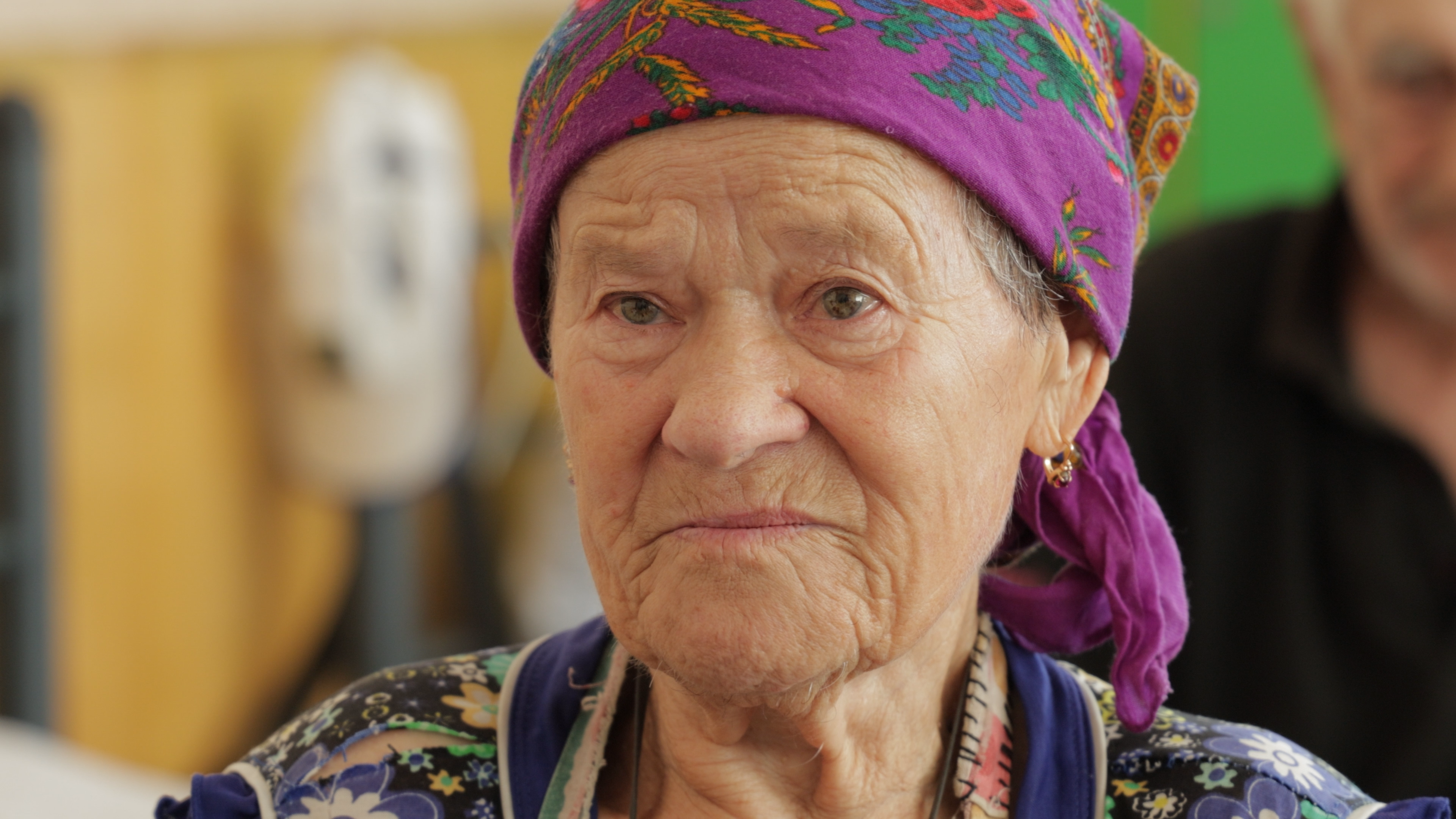 "Місто стирають з лиця землі". Як переселенці з Донеччини шукають захисту від війни