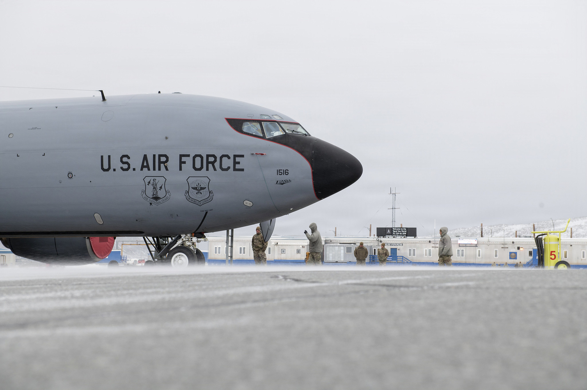 Война за Гренландию. Как Трамп шантажирует Европу тарифами и что это значит для Украины