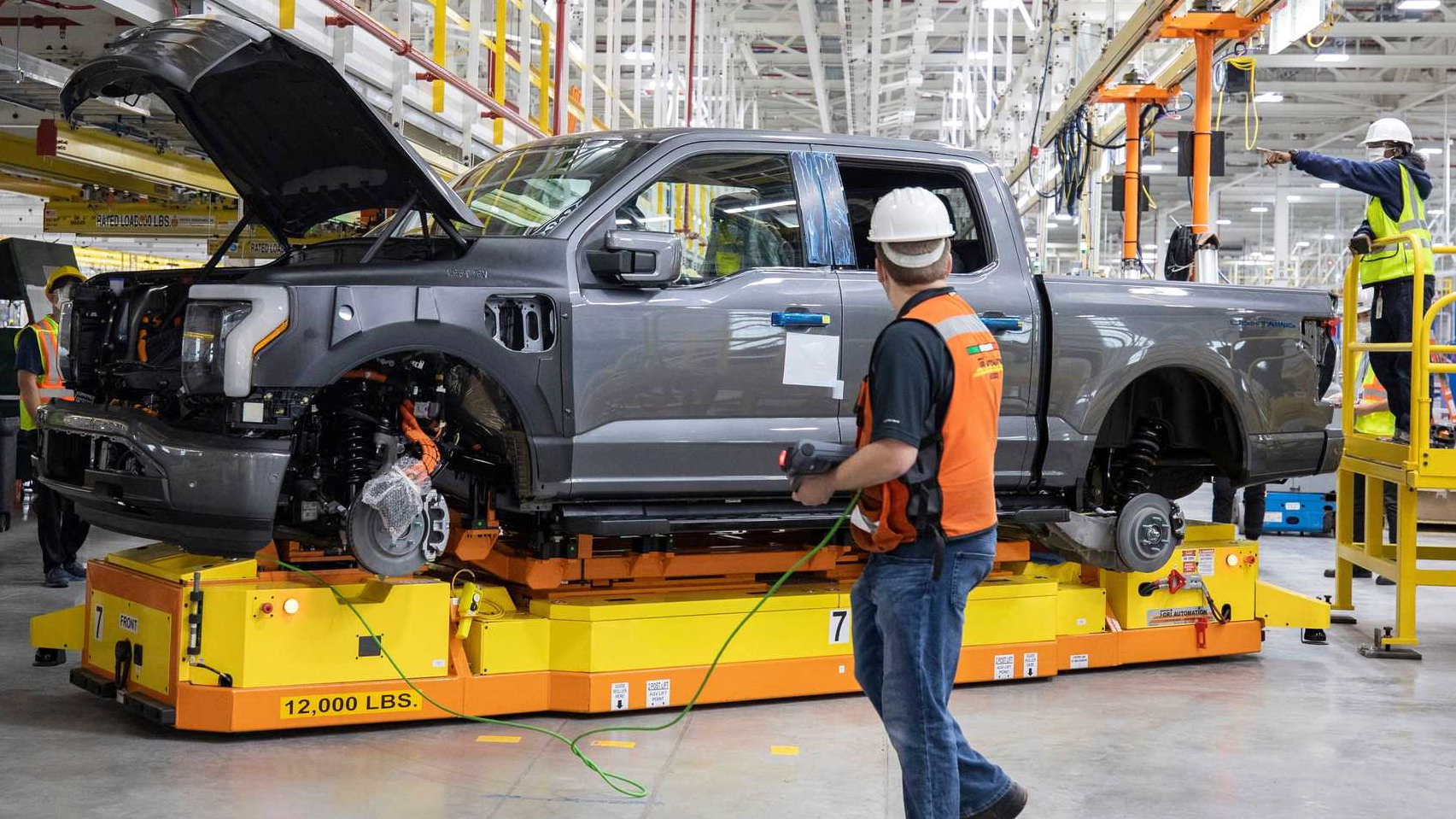 Спрос зашкаливает: Ford удвоит выпуск электрических пикапов F-150 Lightning