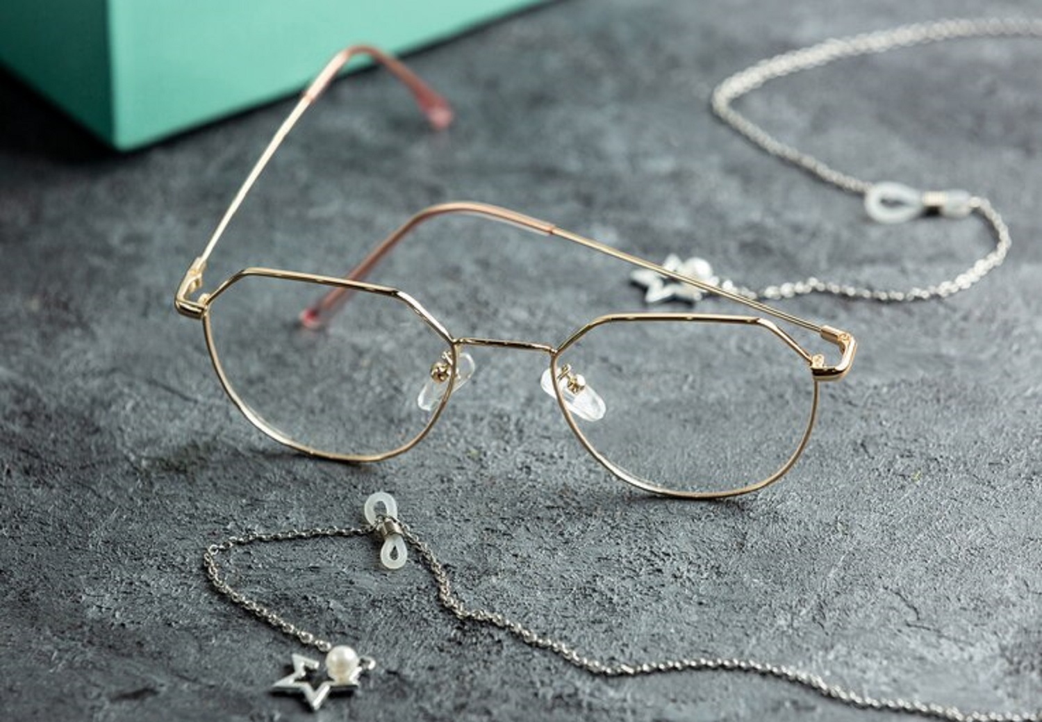 Більш ніж манікюр: 9 креативних використань лаку для нігтів