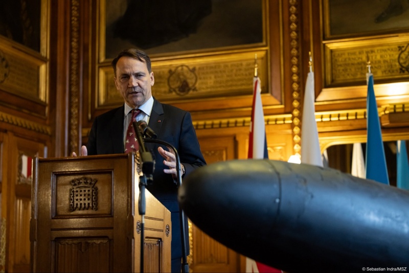 Polish foreign minister brings Shahed drone used to attack Ukraine to UK Parliament