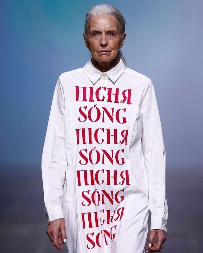 Футболка &quot;как у Зеленского&quot;: как в мире распространяется тренд на все украинское (фото)