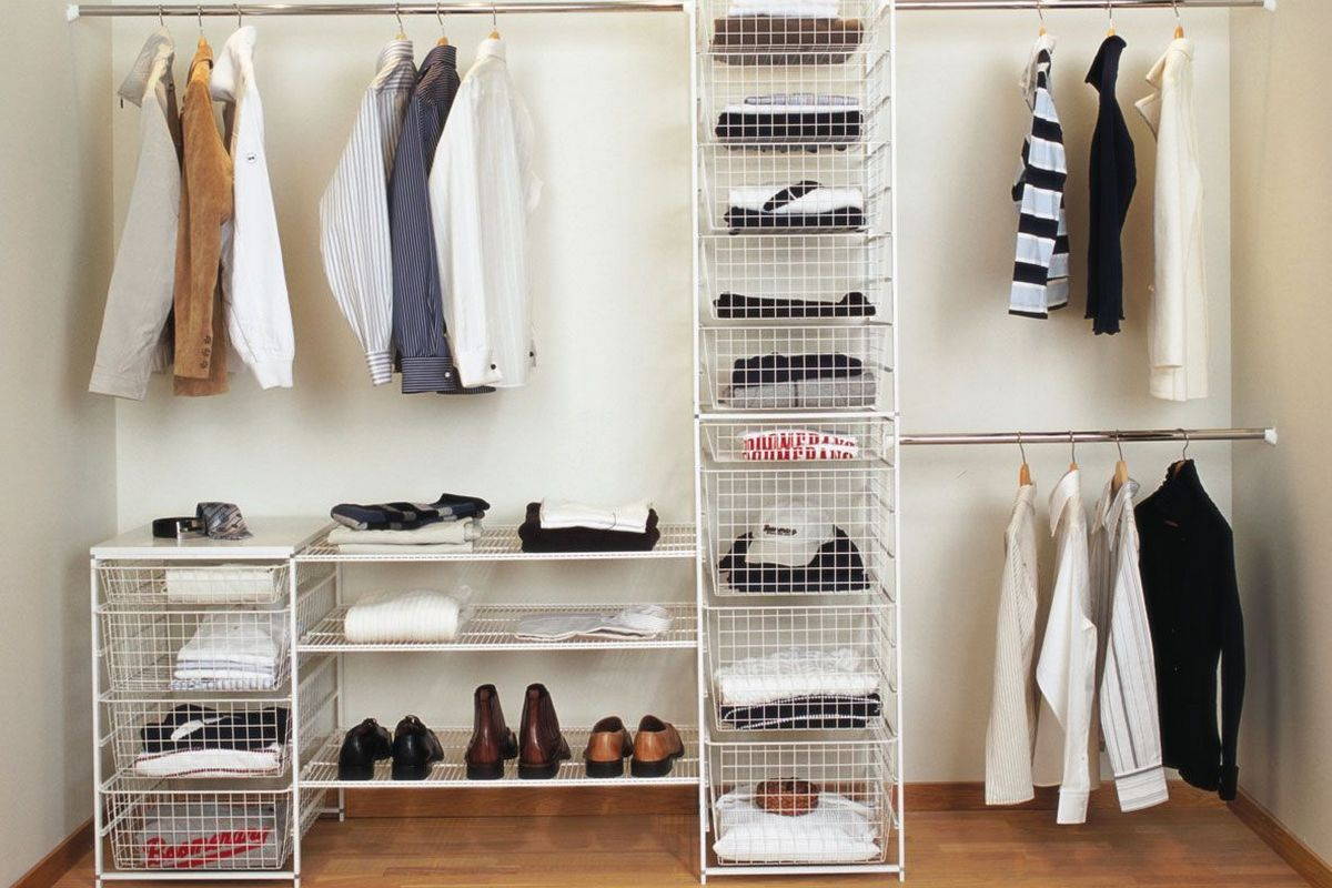 Полный порядок: как обустроить гардеробную систему в маленькой квартире