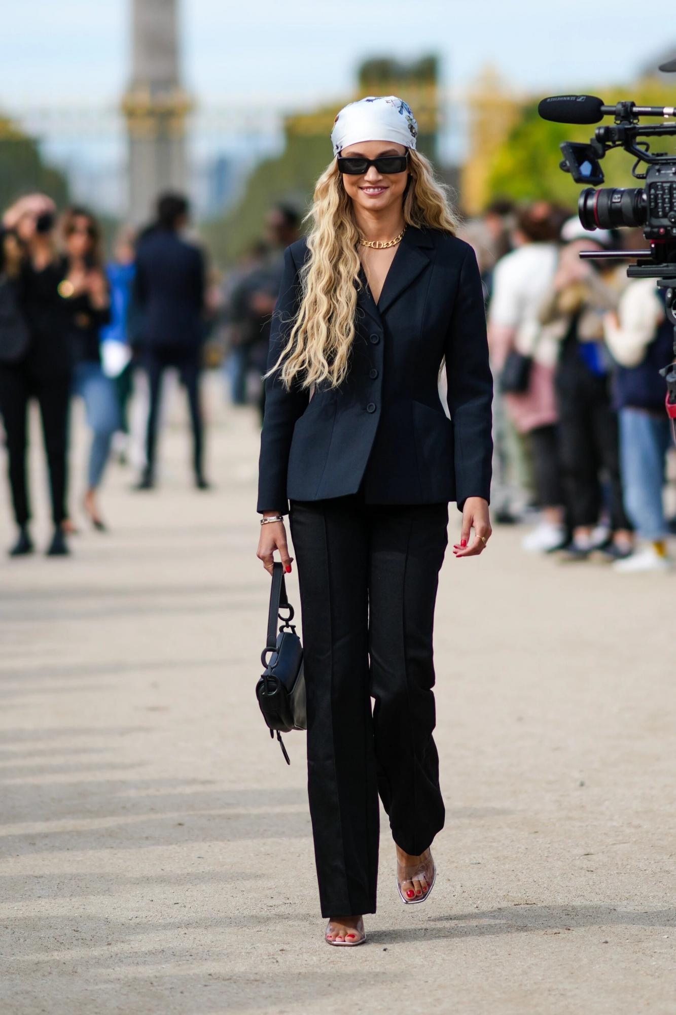 Черный цвет в одежде прибавляет вам возраст: стилист развеяла популярный миф