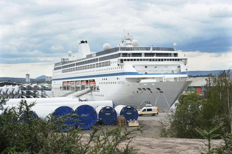 2000 українців &quot;застрягли&quot; на круїзних лайнерах у Шотландії: деталі