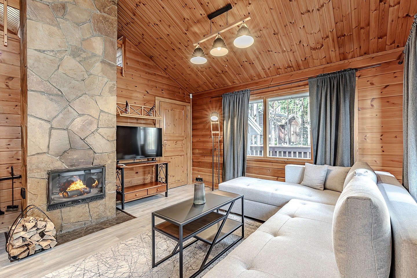 10 заміських будинків і комплексів для відпочинку під Києвом: скільки коштує оренда та як дістатися