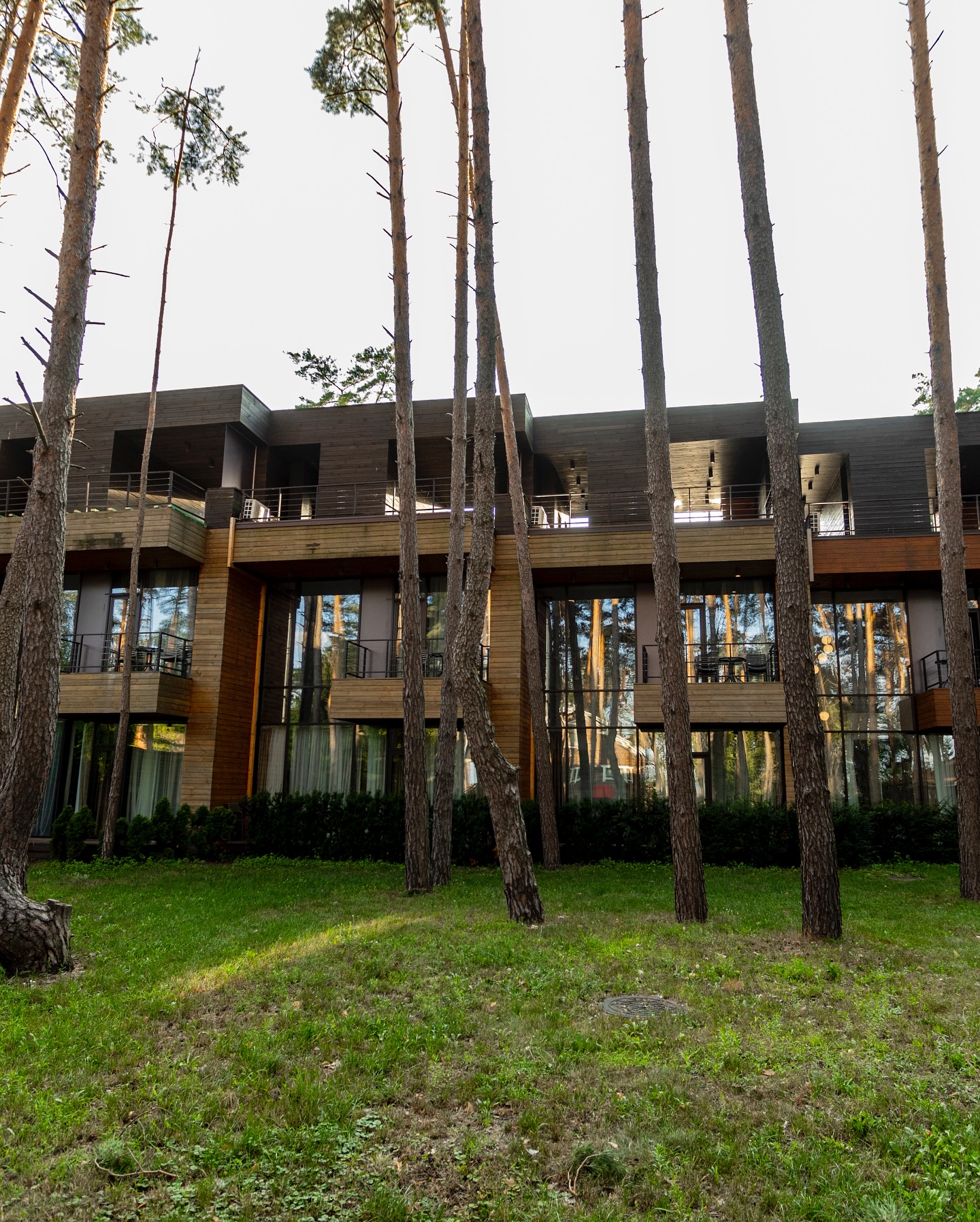 10 заміських будинків і комплексів для відпочинку під Києвом: скільки коштує оренда та як дістатися