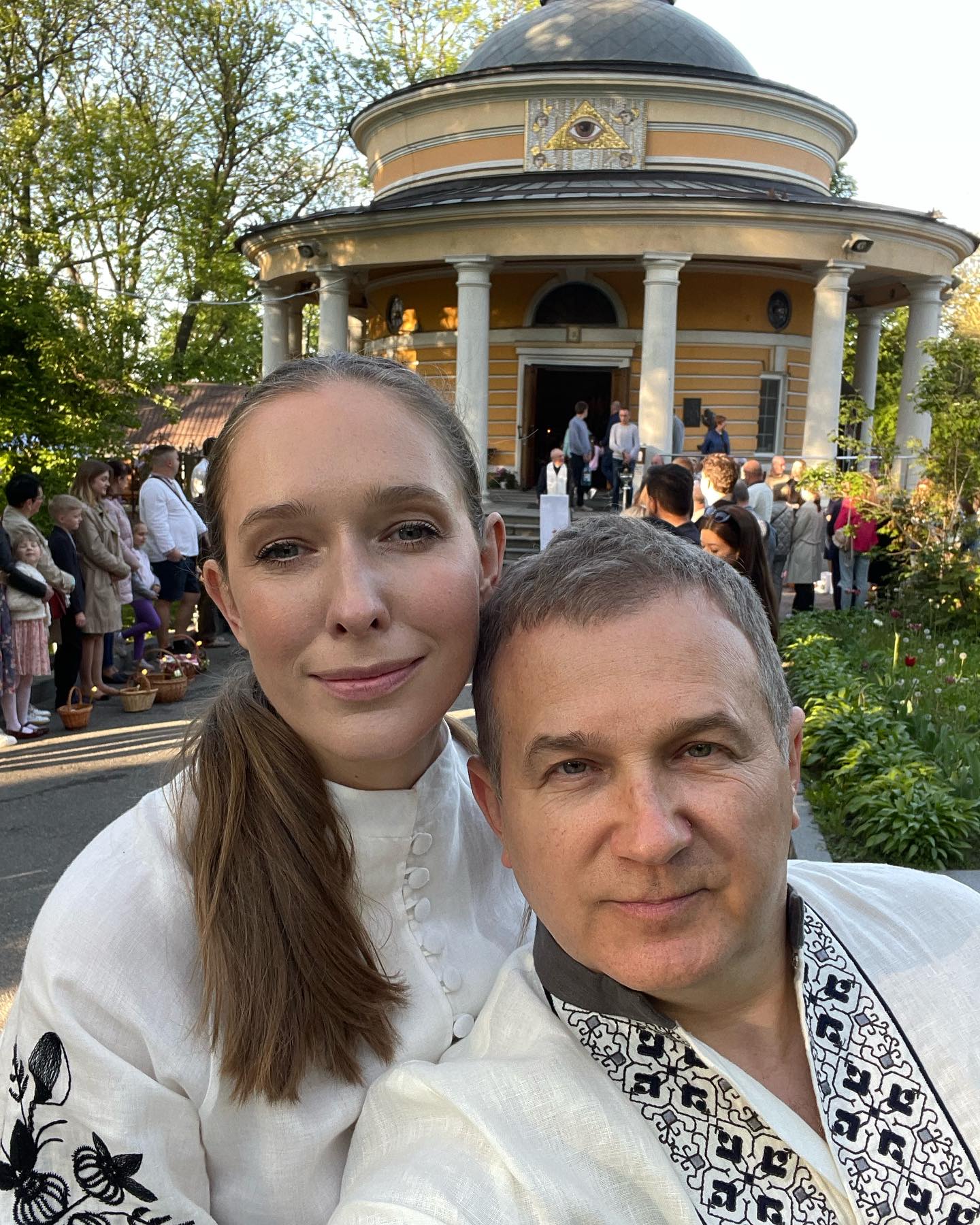 &quot;Мира и небесной поддержки нам всем&quot;. Звезды поздравили украинцев с Пасхой (фото)