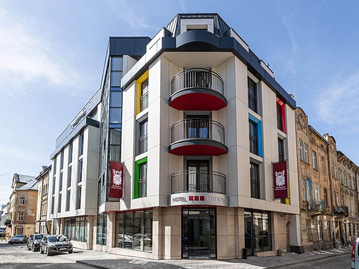 Этими львовскими гостиницами владеют бывшие граждане России. Запомните эти названия