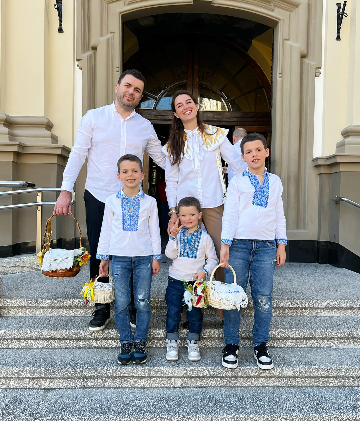 &quot;Мира и небесной поддержки нам всем&quot;. Звезды поздравили украинцев с Пасхой (фото)