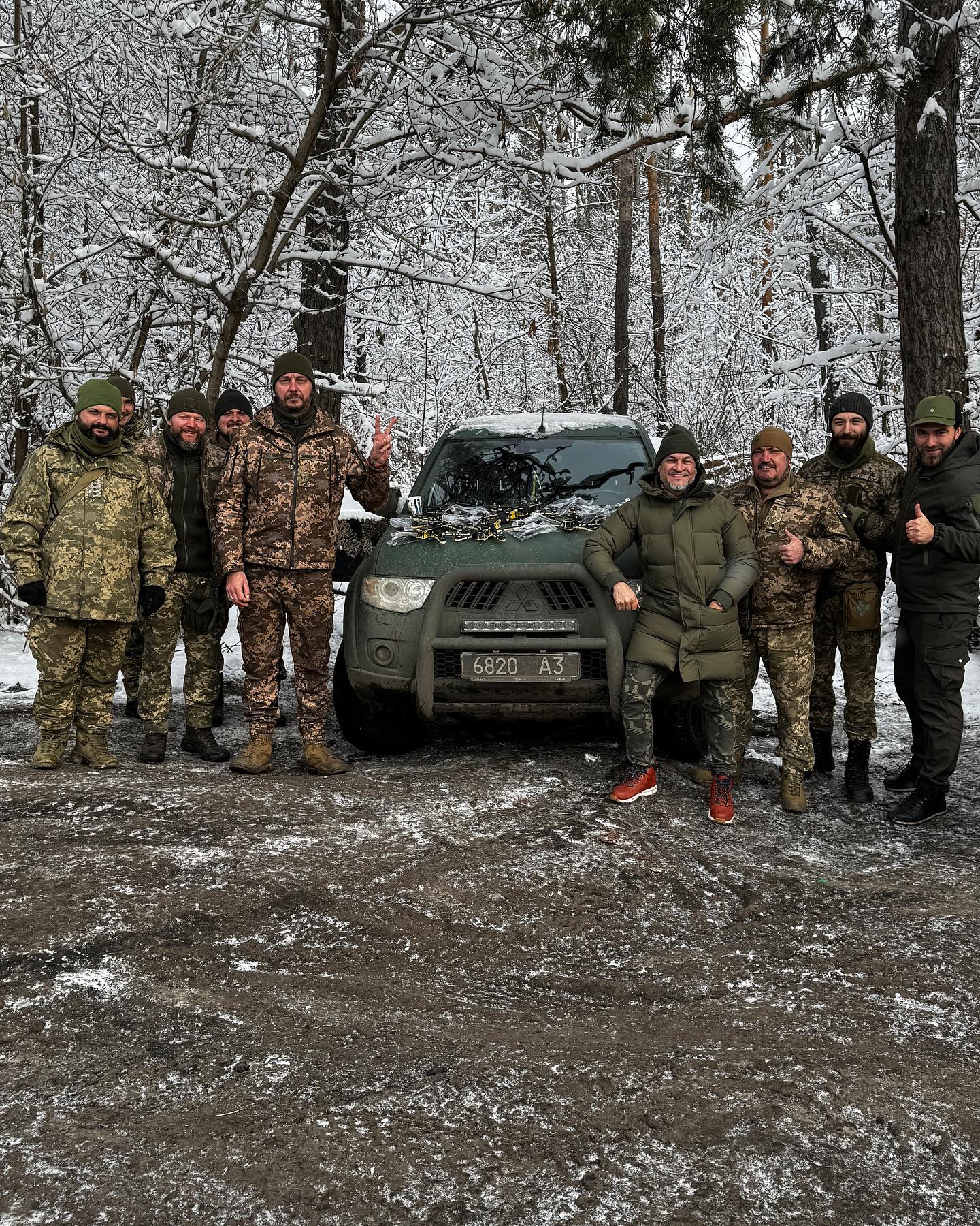 &quot;Я дуже хвилювався&quot;. Ектор Хіменес-Браво зустрівся з українськими воїнами на фронті (фото)
