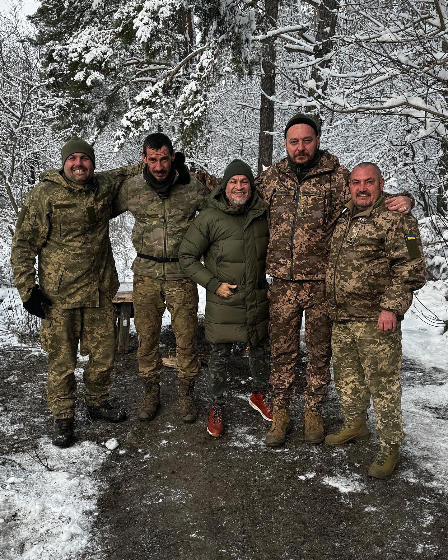 &quot;Я дуже хвилювався&quot;. Ектор Хіменес-Браво зустрівся з українськими воїнами на фронті (фото)