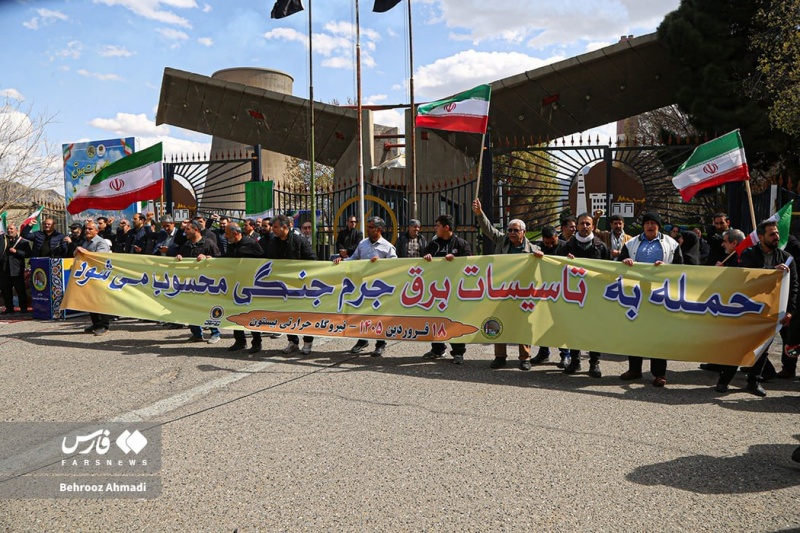 Situation escalating. Trump issuing threats, and Iran forms human defensive chain: Key points