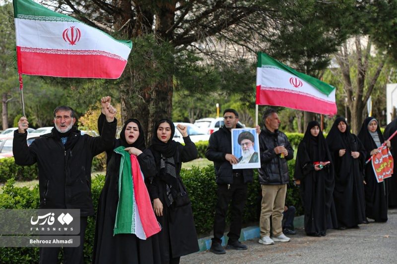 Situation escalating. Trump issuing threats, and Iran forms human defensive chain: Key points