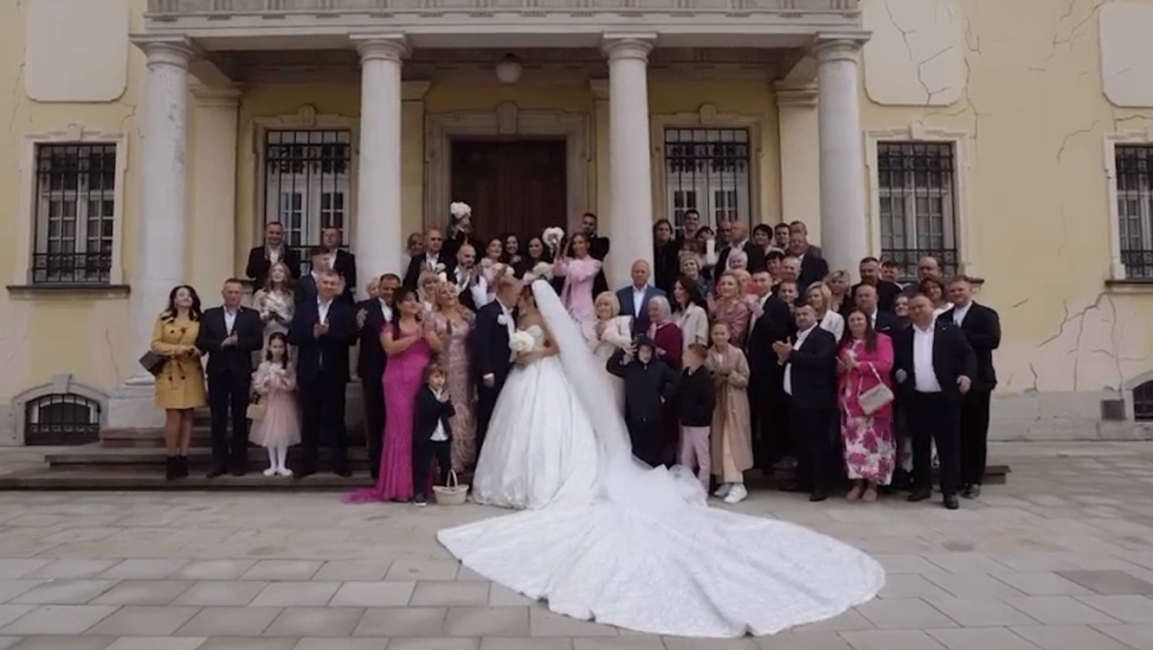 Прокуроры, налоговики и чиновники: появился список гостей &quot;элитной&quot; скандальной свадьбы во Львове