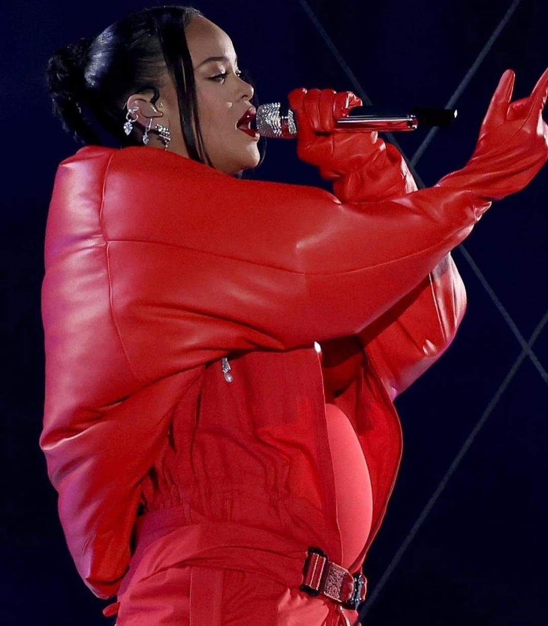 Ріанна на Супербоулі 2023 повідомила про вагітність: яскраве відео