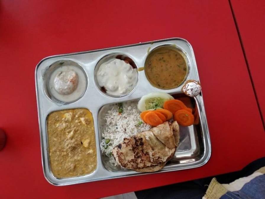 Как выглядят школьные обеды в разных странах мира (фото)