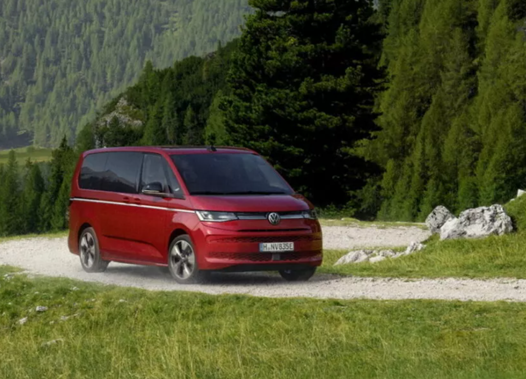 Volkswagen Multivan отримав плагін-гібридну версію: ціни та запас ходу на електриці