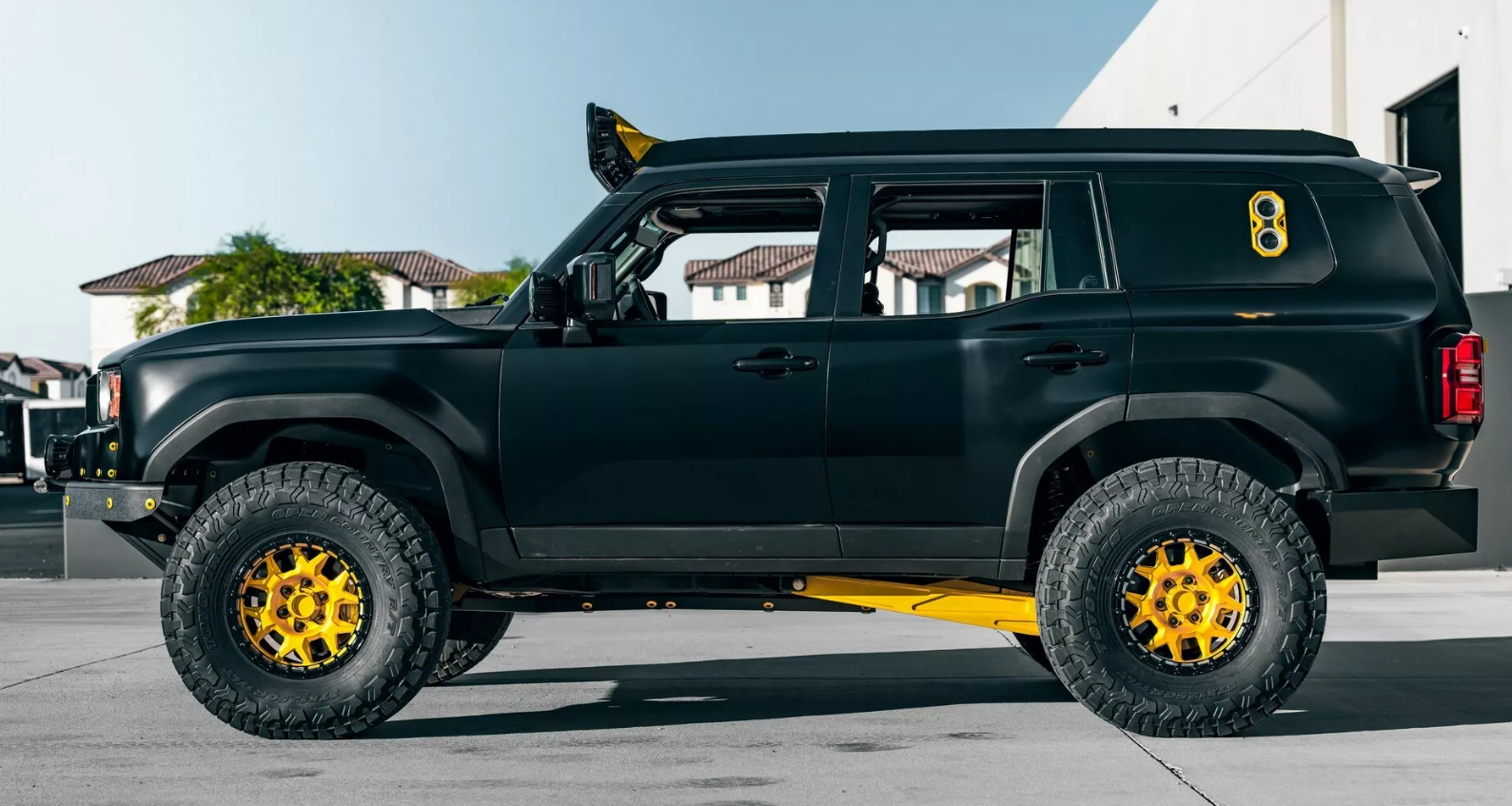 Toyota Land Cruiser подготовили для покорения пустынь и болот: опубликованы официальные фото