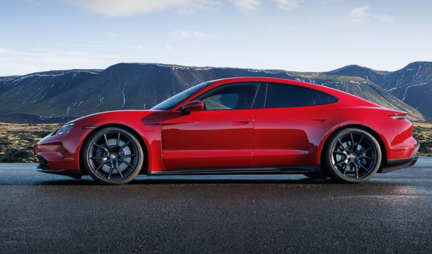 Porsche презентувала одразу два нових електромобілі Taycan: названі ціни та характеристики