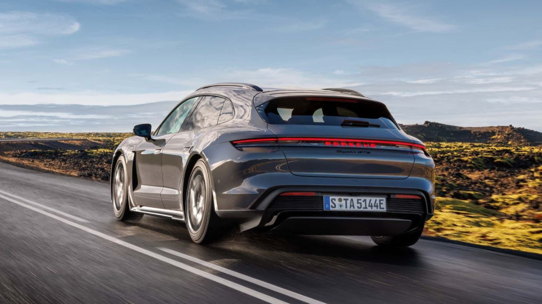 Porsche представила сразу два новых электромобиля Taycan: названные цены и характеристики