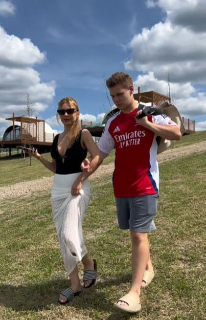 Зовсім дорослий. Тіна Кароль вперше за довгий час показала сина, який змінився до невпізнаваності