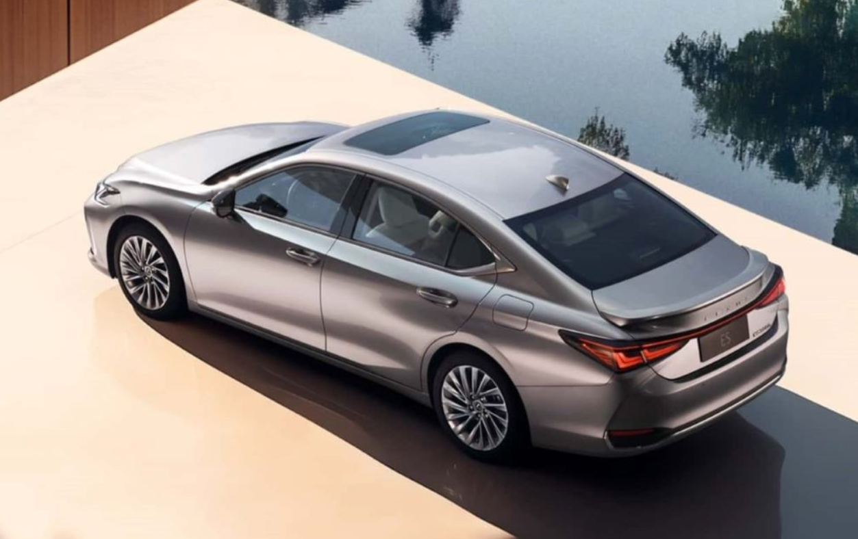 Lexus представил обновленный седан ES: названные цены и характеристики