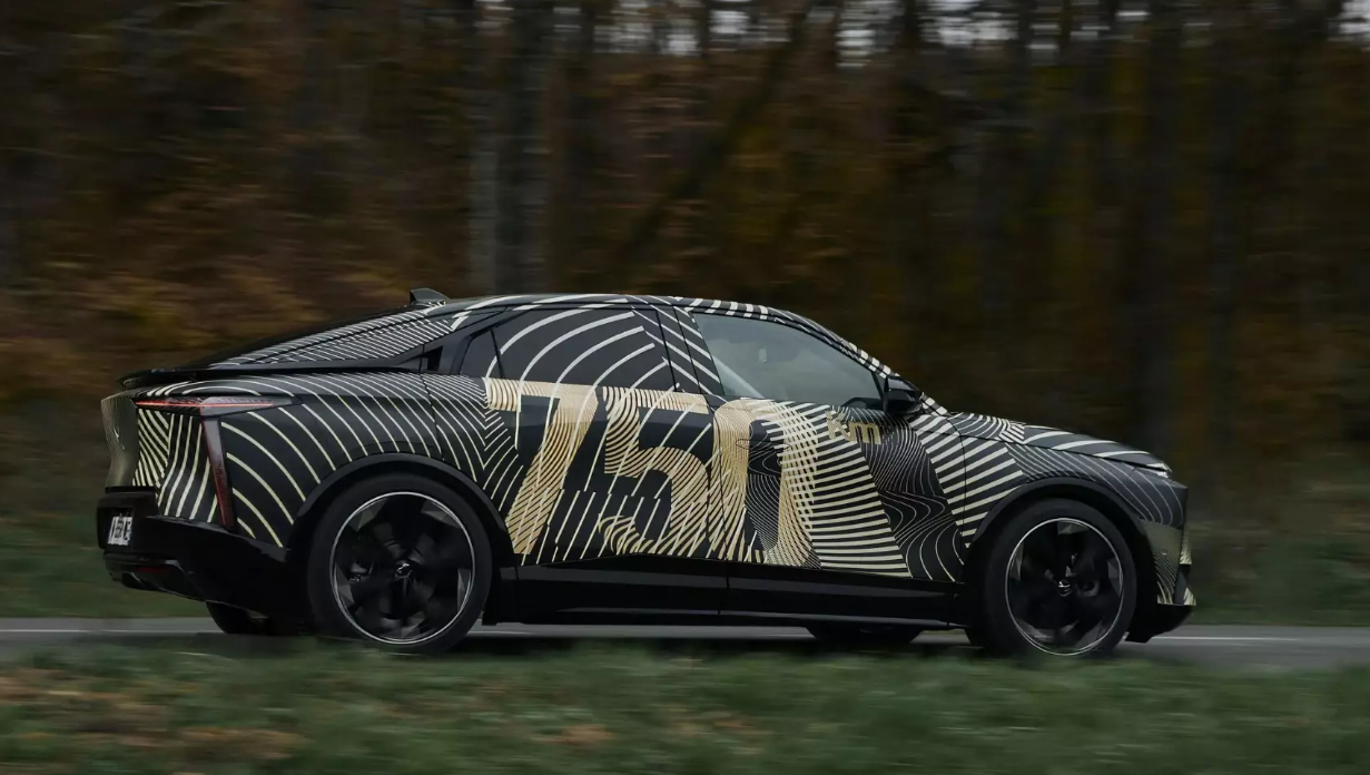 DS показала новый купеобразный кроссовер на электрике: раскрыт запас хода и дата дебюта