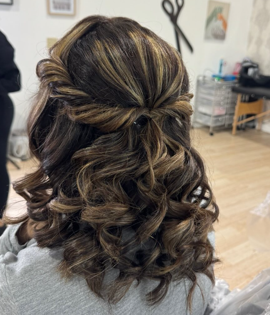 Ці жіночі зачіски безжально старять й підкреслюють всі недоліки. Відмовтесь від них, якщо вам за 40