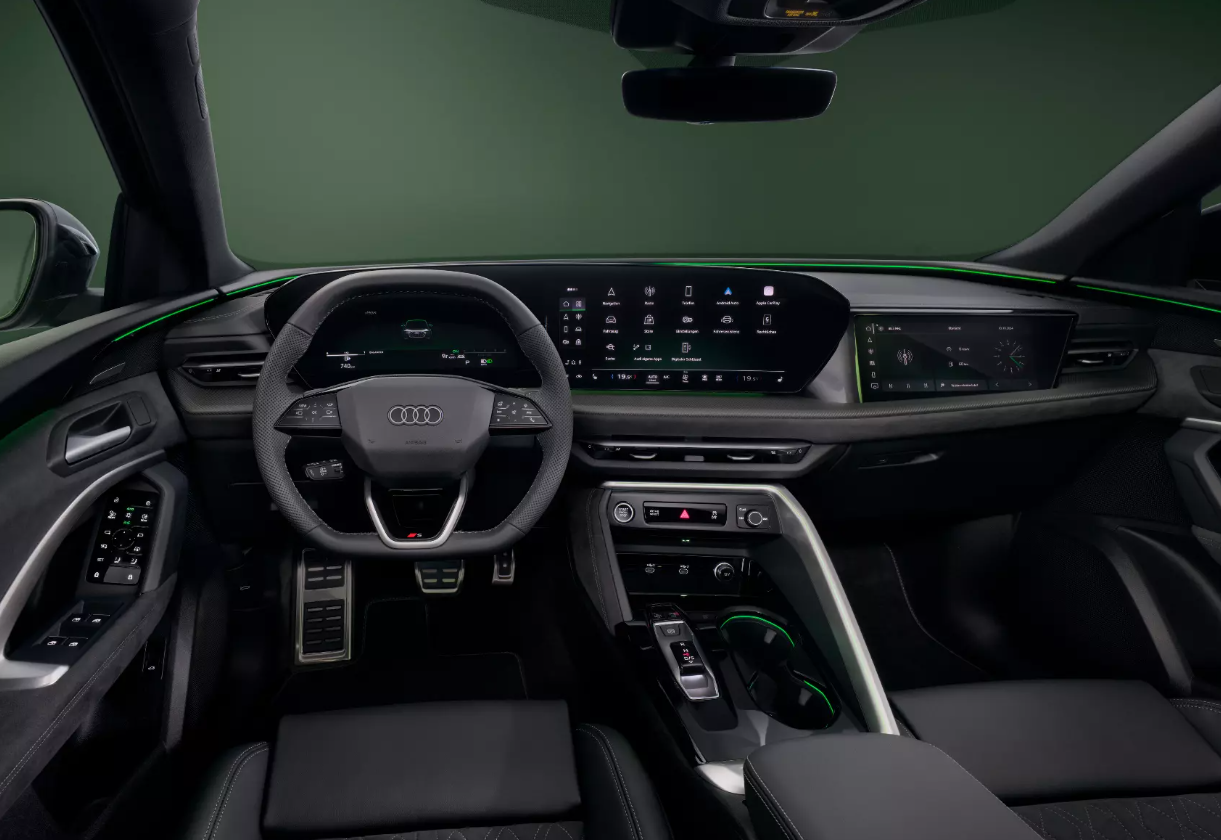 Audi показала сразу два новых кроссовера: подробности