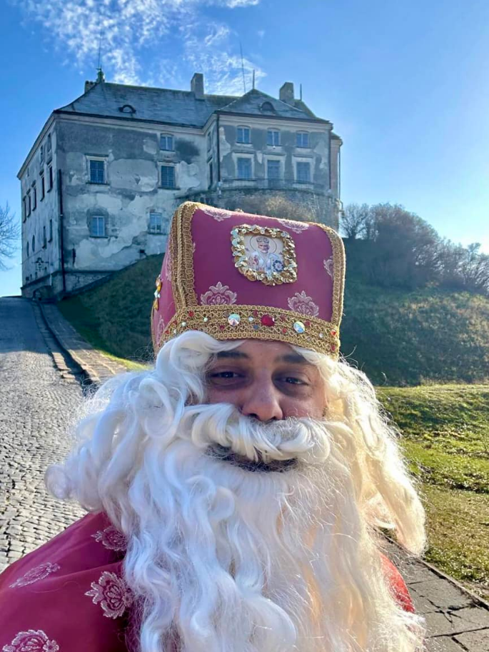 Казкову резиденцію святого Миколая відкрили у справжньому замку: як туди потрапити