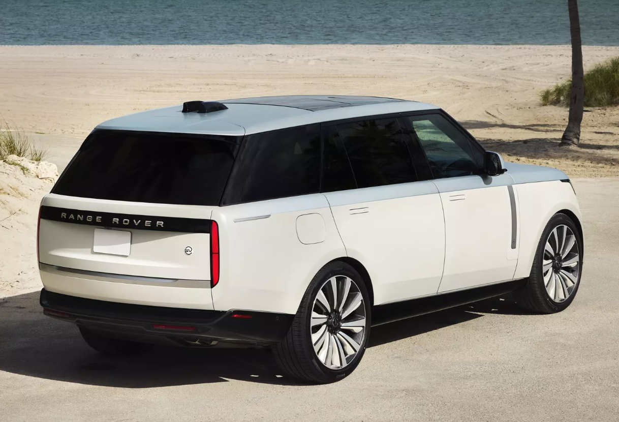 С килограммом золота на борту: Range Rover получил эксклюзивную версию Candeo