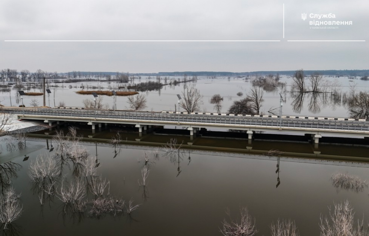У Київській області відбудували міст, зруйнований в лютому 2022 року: деталі (фото)