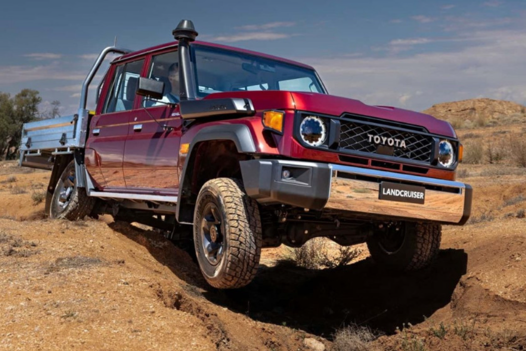 Более 40 лет в производстве: классический внедорожник Toyota Land Cruiser 70 снова обновили