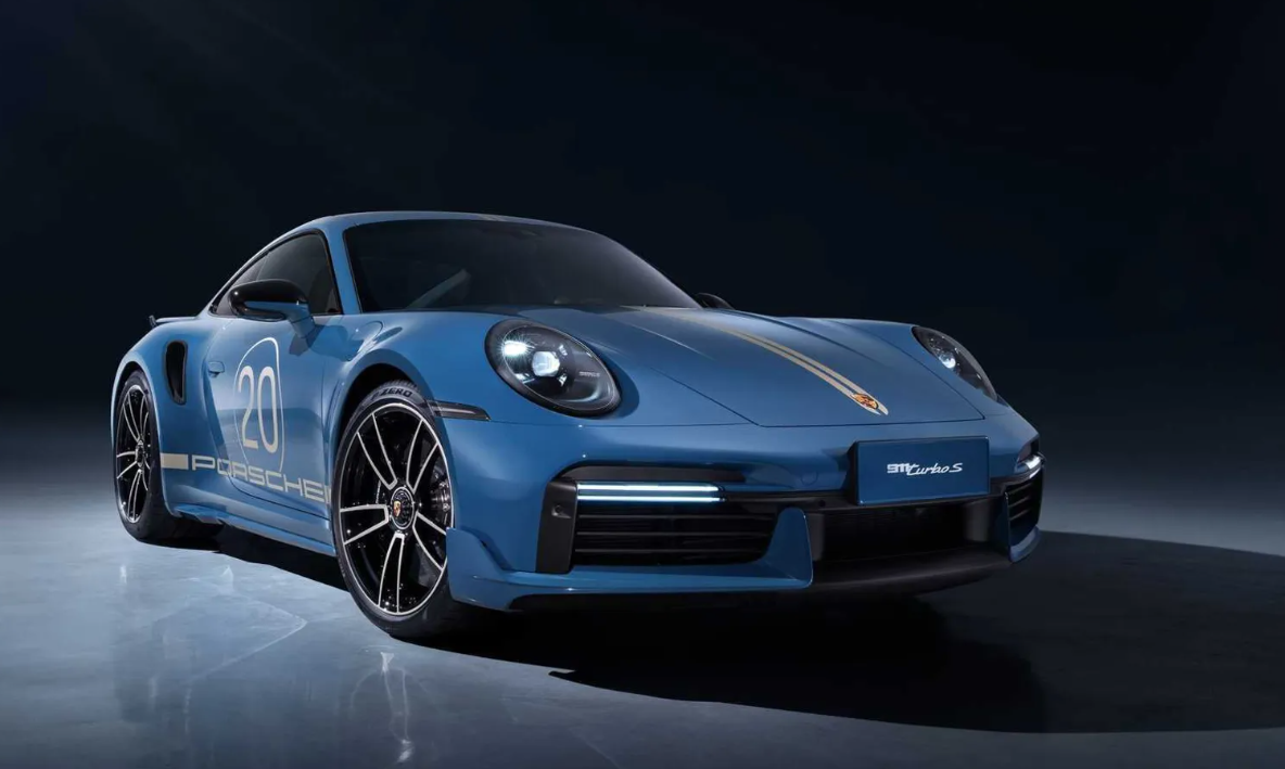 Porsche массово закрывает автосалоны в Китае: стала известна причина