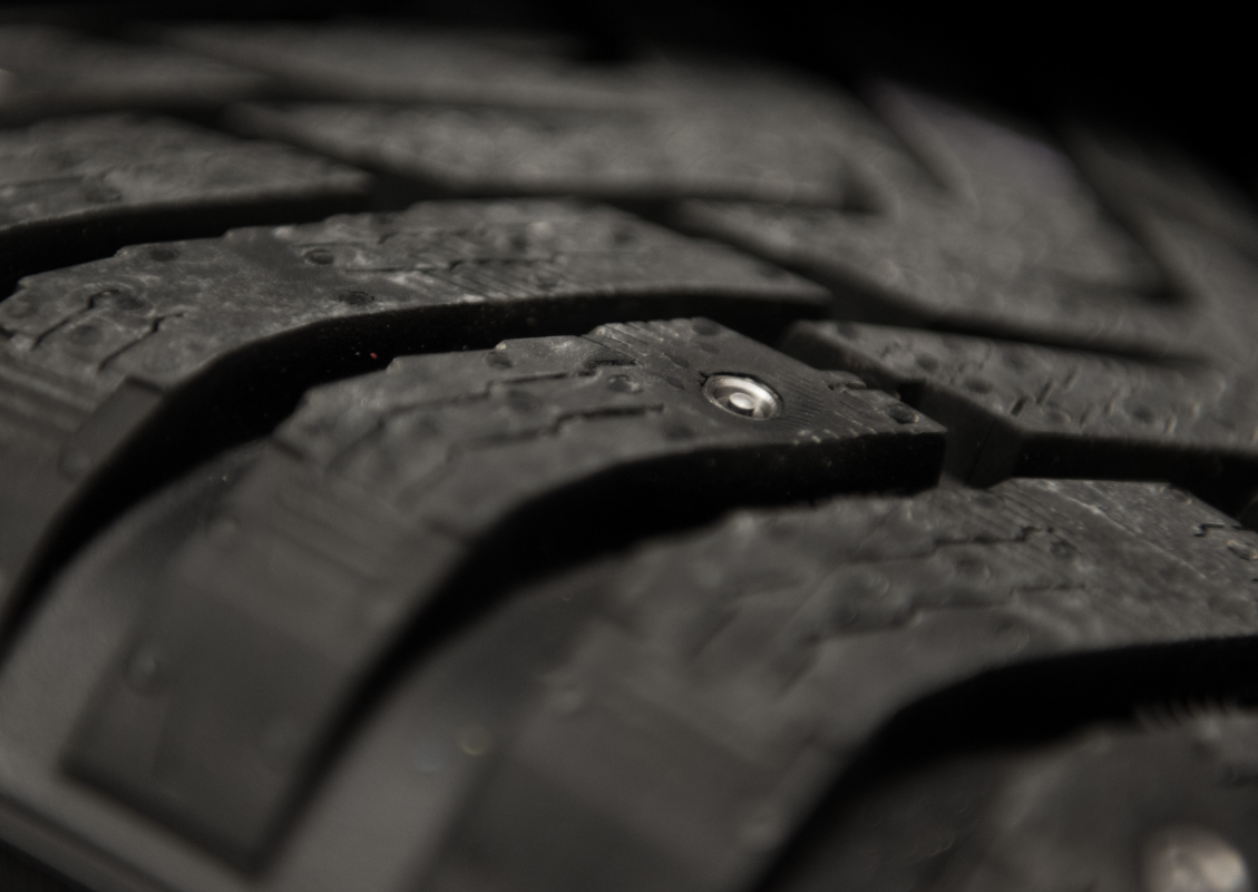 Шиповані шини для авто: чи потрібні вони в Україні