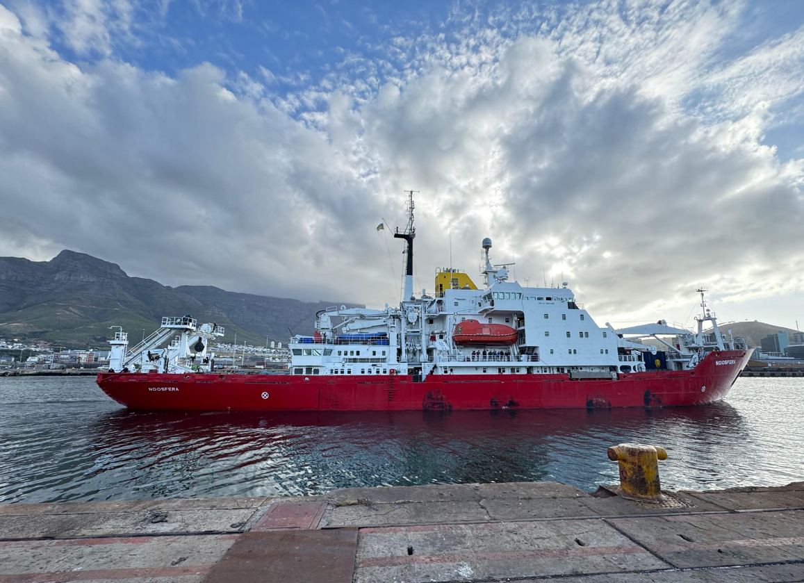 Український криголам &quot;Ноосфера&quot; розпочав найбільш &quot;міжнародний&quot; антарктичний сезон (фото)