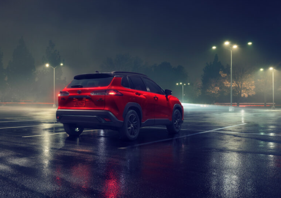 Кроссоверы Toyota начали красить в фирменный цвет Mazda: названа причина