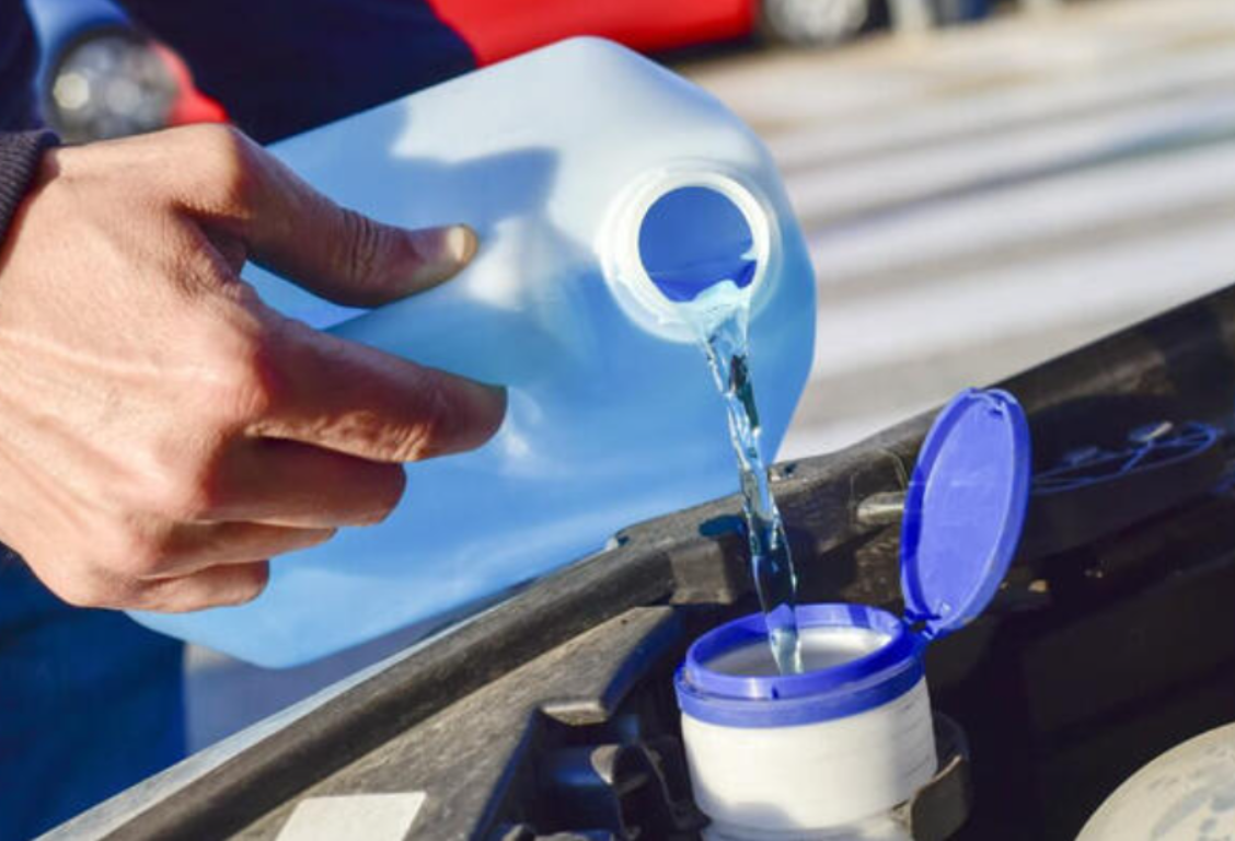 В ожидании морозов: как слить летнюю омывайку из бачка в авто