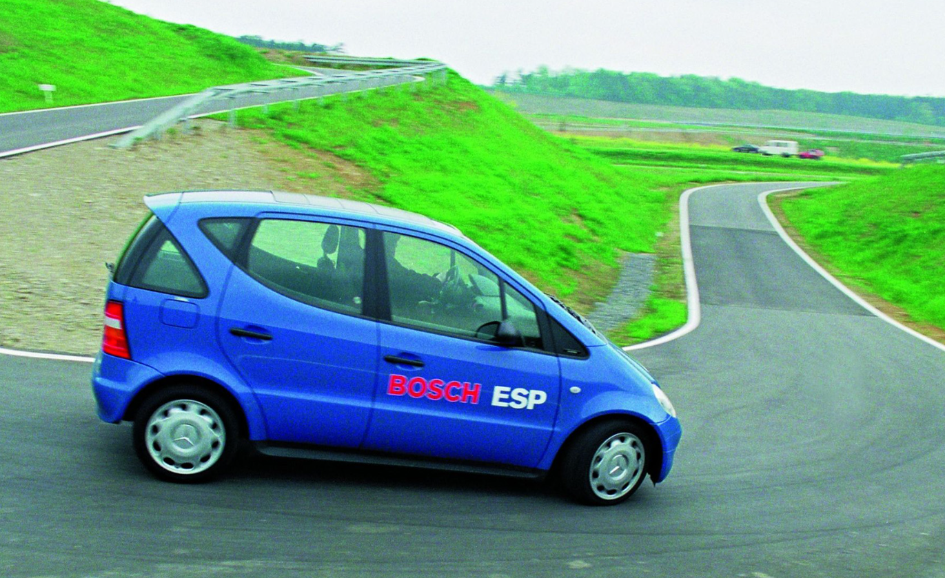 Учимся заранее: что делать, если машину занесло на дороге