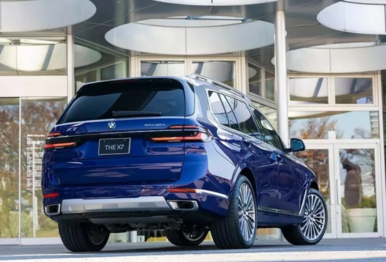 Премиальный кроссовер BMW X7 получил лимитированную "звездную" версию: фото и характеристики