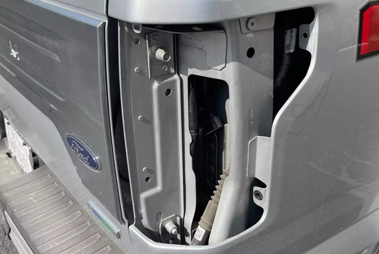 В США начали массово похищать фонари от самых продаваемых машин