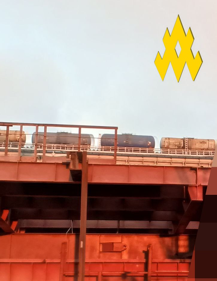 Россияне продолжают поставлять в Крым топливо через Керченский мост, но есть нюанс