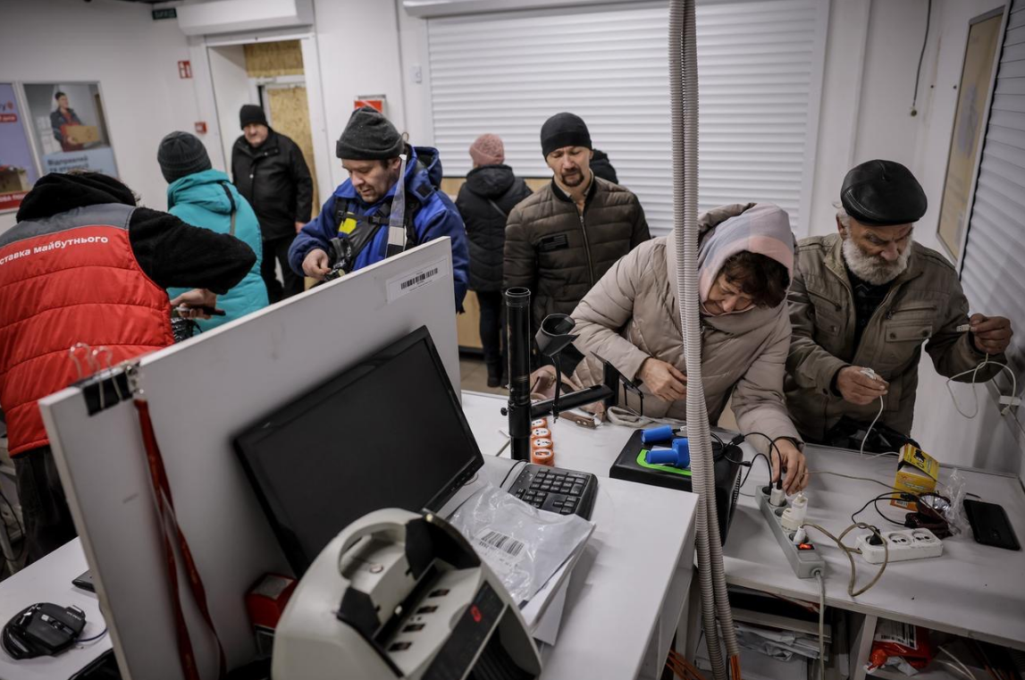 В Покровске закрыли последнюю &quot;Новую почту&quot;: как работало отделение в условиях войны (фото)