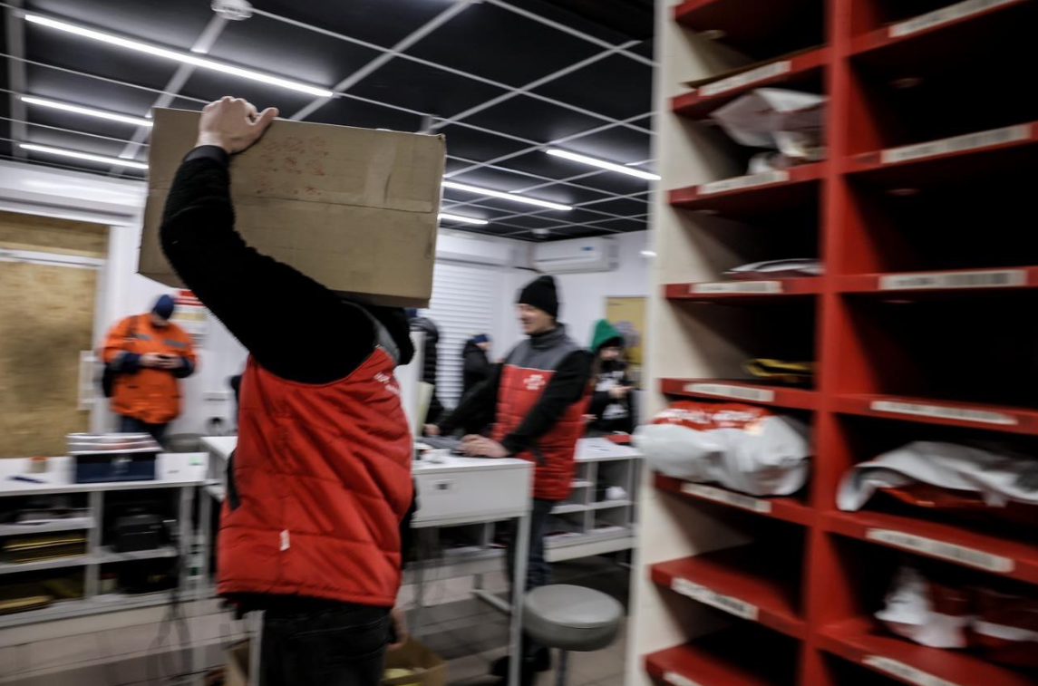 В Покровске закрыли последнюю &quot;Новую почту&quot;: как работало отделение в условиях войны (фото)