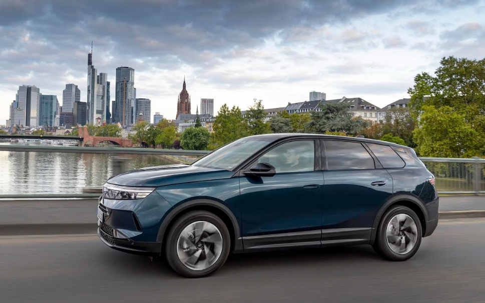 В Україні стартують продажі нового кросовера Opel Grandland: названі ціни та характеристики