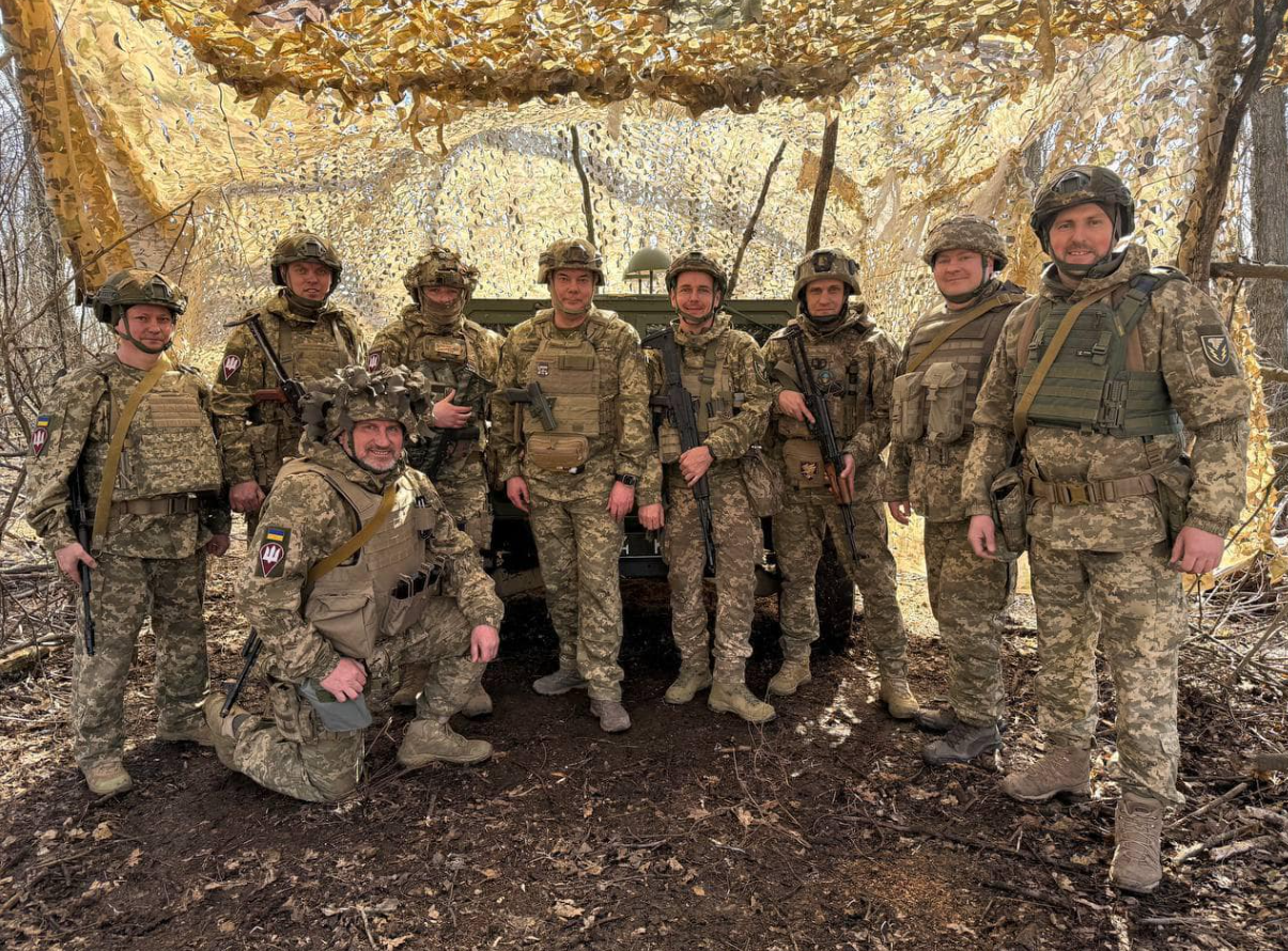 &quot;Символы героизма и славы&quot;: украинцы поздравляют добровольцев с их днем и благодарят за службу